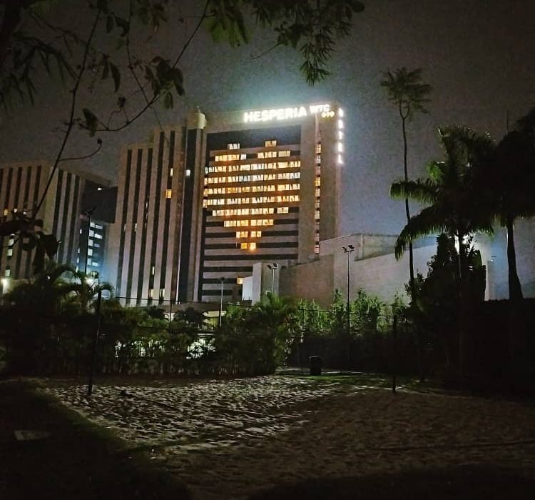 Hotel Hesperia WTC Valencia Ilumina de Esperanza a la Ciudad con un Corazón Gigante de Luz