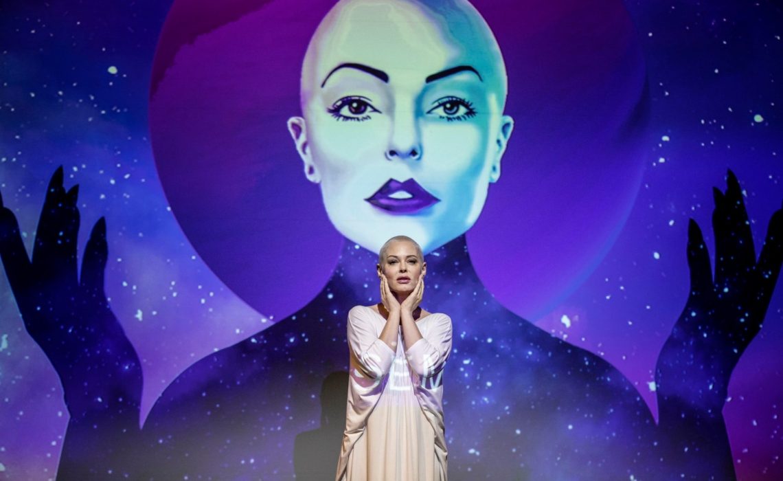 Rose McGowan: De la Lucha Feminista y Antibélica a Planet 9