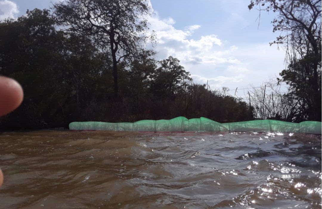 Instalan Barreras para Evitar que Combustible Derramado Ingrese al Refugio de Cuare en Falcón