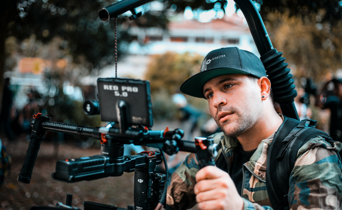 Tavo Director Sigue Conquistando Fronteras