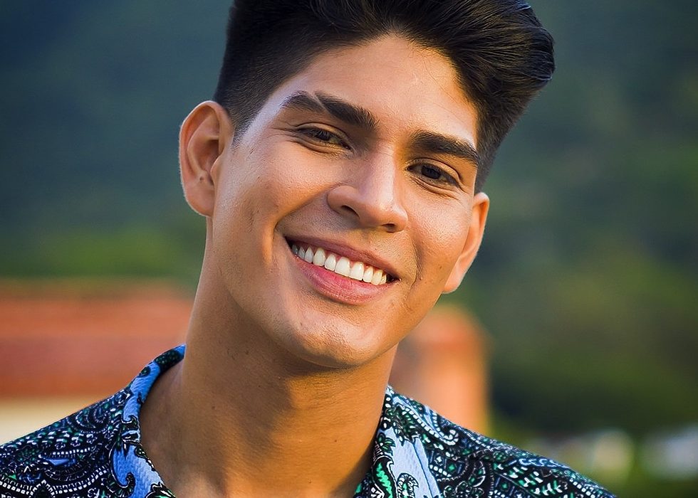 Alex Gustavo Busca a su «Mami»