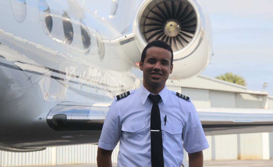 Joven Venezolano de 19 Años es uno de los Mejores Instructores de Vuelo en Estados Unidos