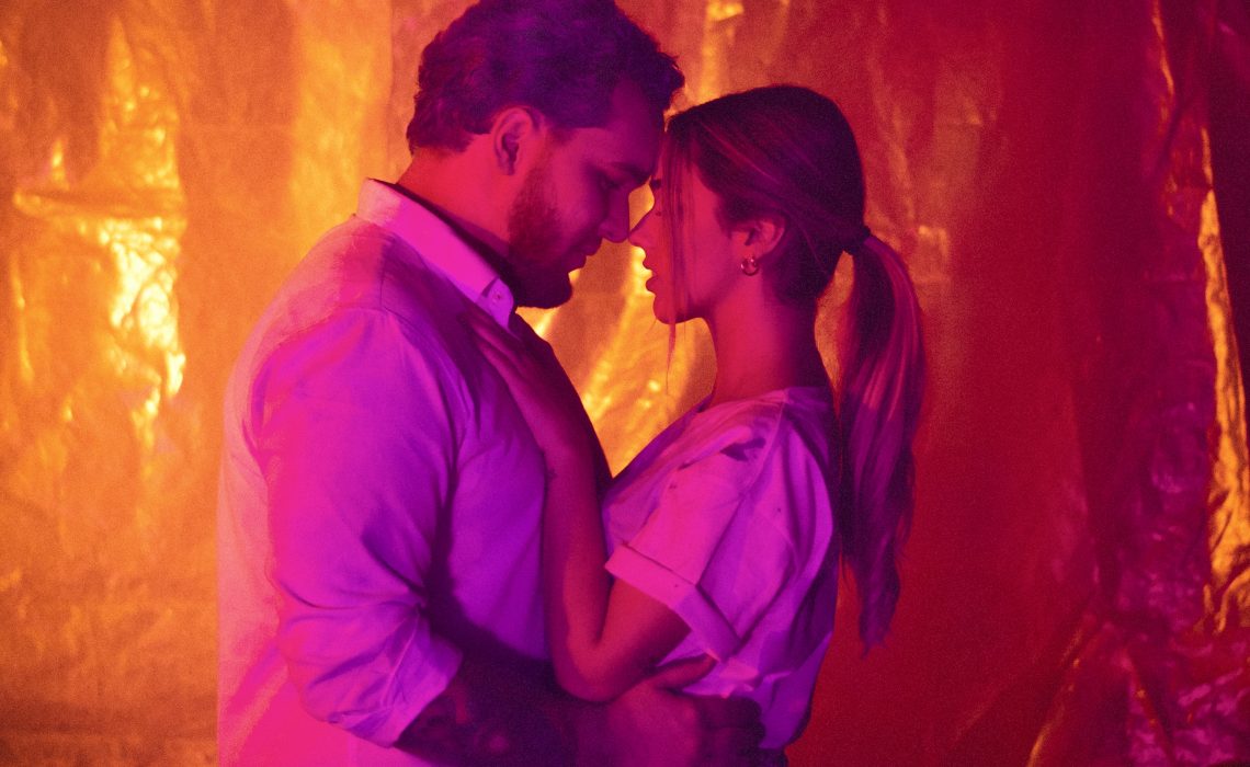 Bronzon Lanza Videoclip de “Fracaso” en el que Participan Famosos de TikTok