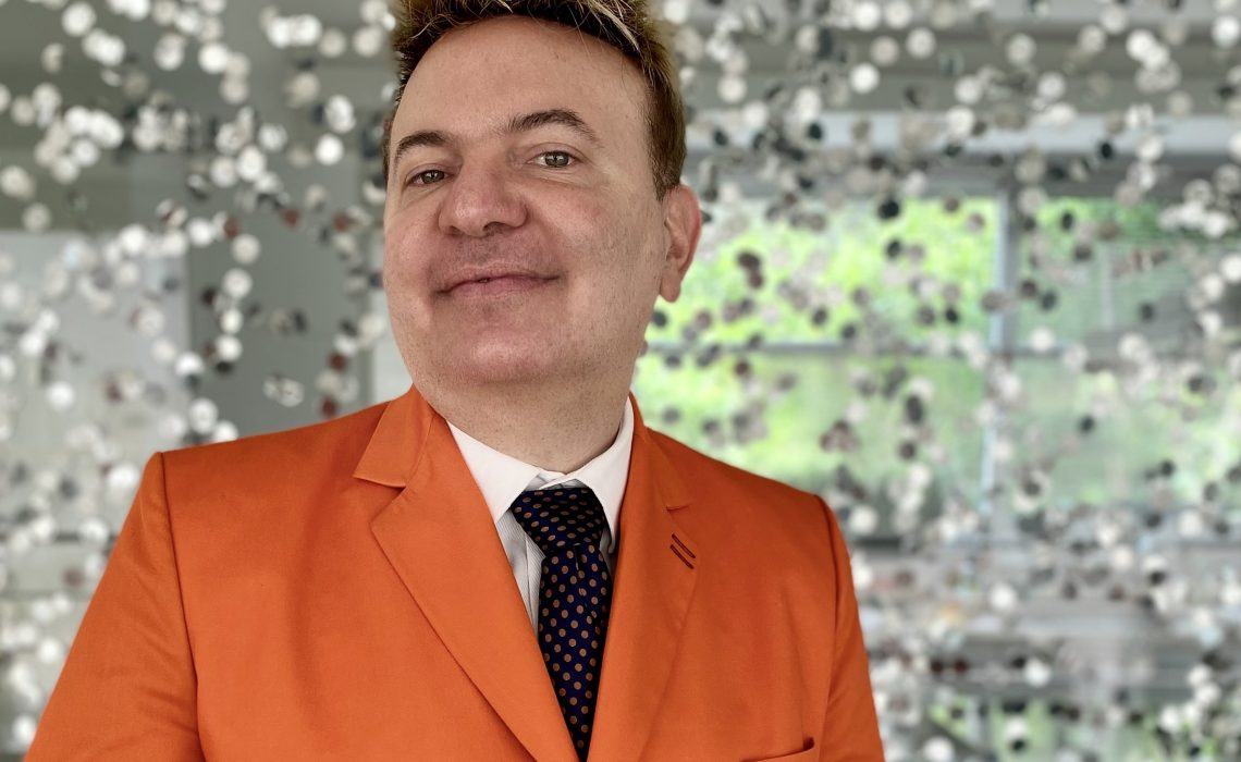 Gabriel Obayi Continua Desnudando Figuras Emblemáticas de la Farándula