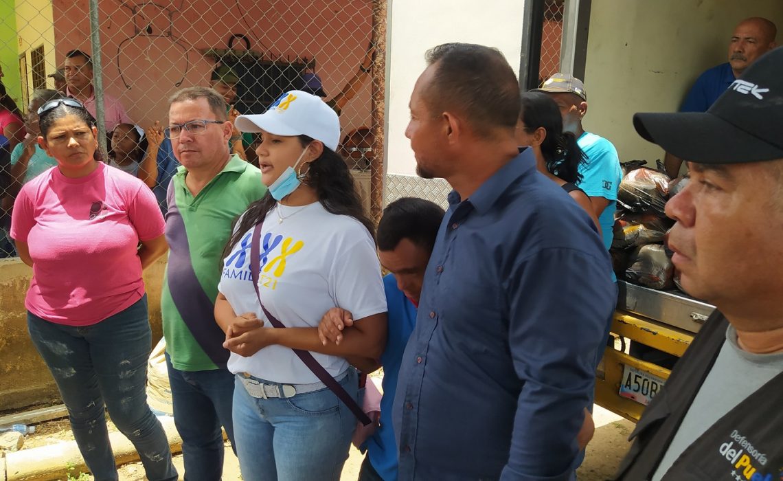 Lake Blue y Familia T21 Down Entregaron Bolsas de Alimentos a Familias de Niños Especiales en Chichiriviche