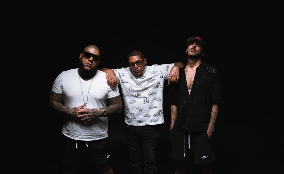 3 Dueños Está de Regreso