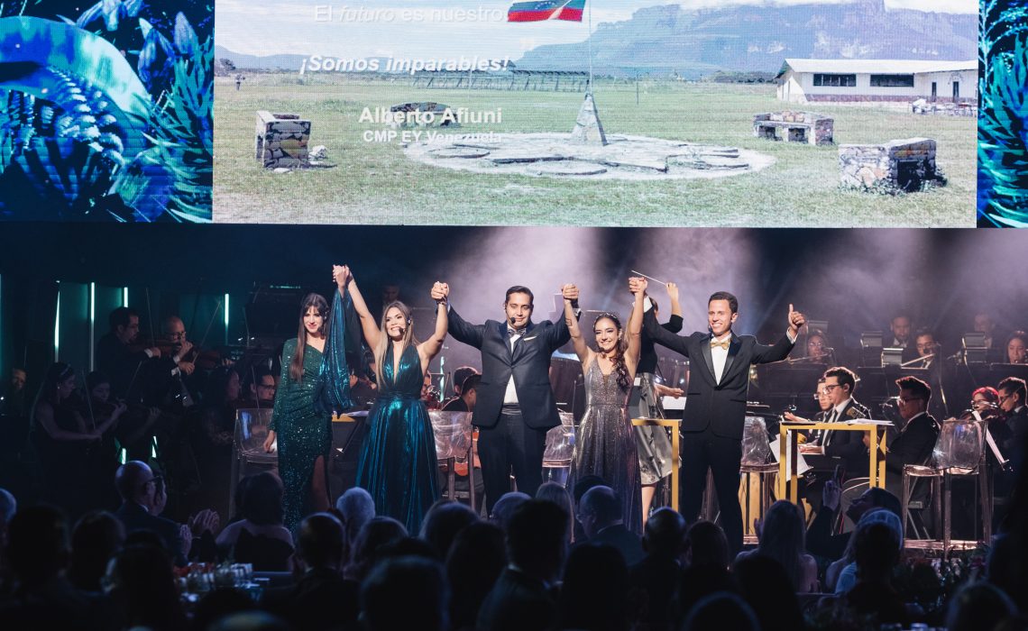 EY Venezuela Deslumbra con su Cena de Gala Benéfica y Otorga Reconocimientos a “Líderes Empresariales Inspiradores”