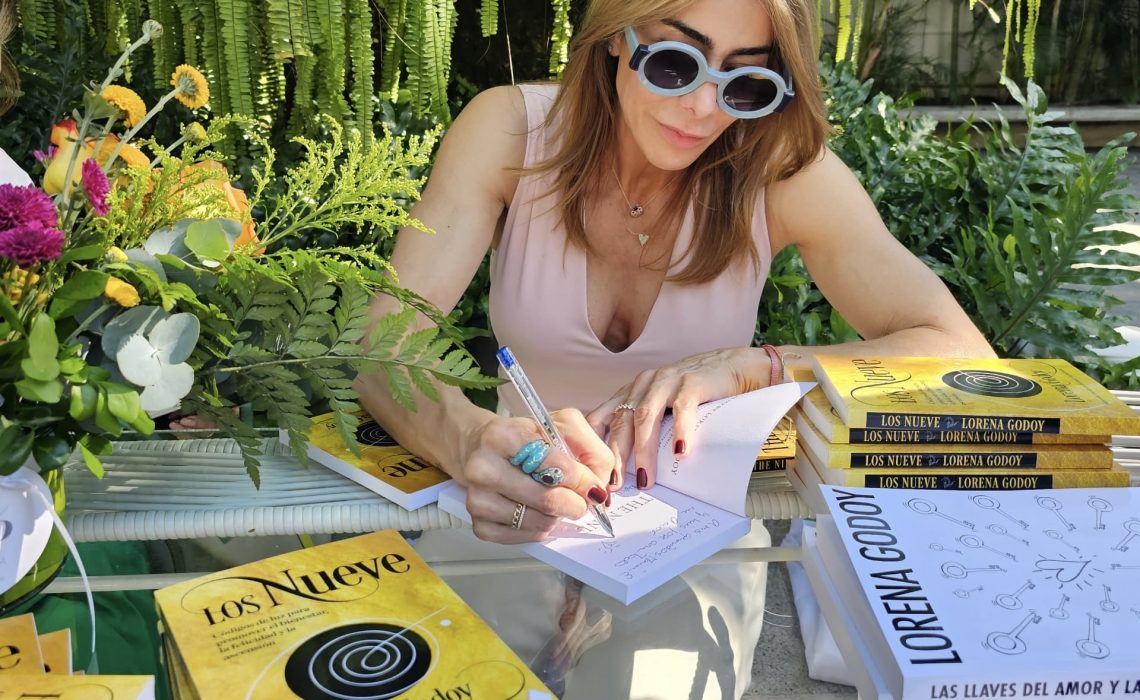 Lorena Godoy Presenta el Libro “The Nine” Los Nueve Códigos de Luz