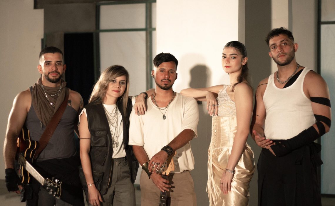 “Devuélveme”: El Nuevo Tema de Rosa Esber Junto a Cuásar