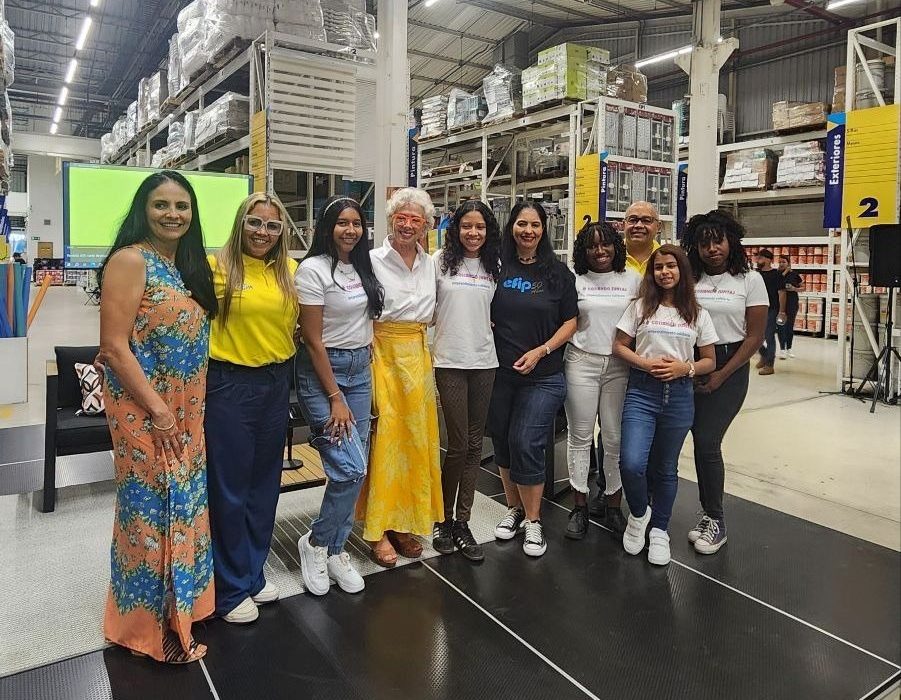 Bolsas con propósito: mujeres de Artigas confeccionan con material reciclable