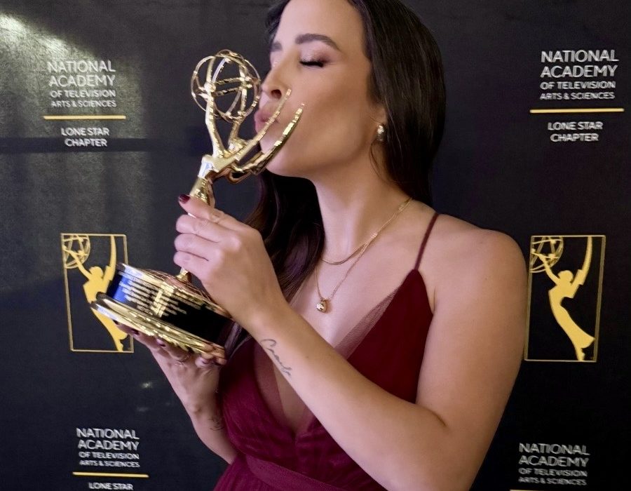 Un Triunfo Emocionante: Ingrid Caribay Valero Recibe su Primer Emmy