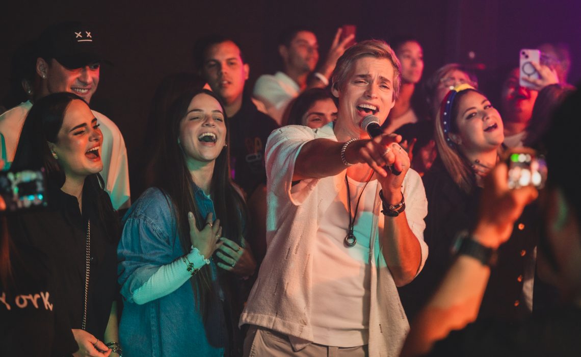 Carlos Baute cantó “Volveremos a Venezuela” en el nuevo FreeCover