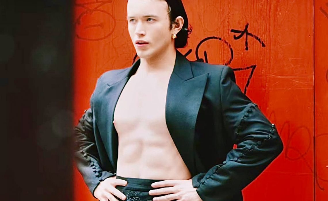Santi: Pop latino atrevido, queer y sin complejos
