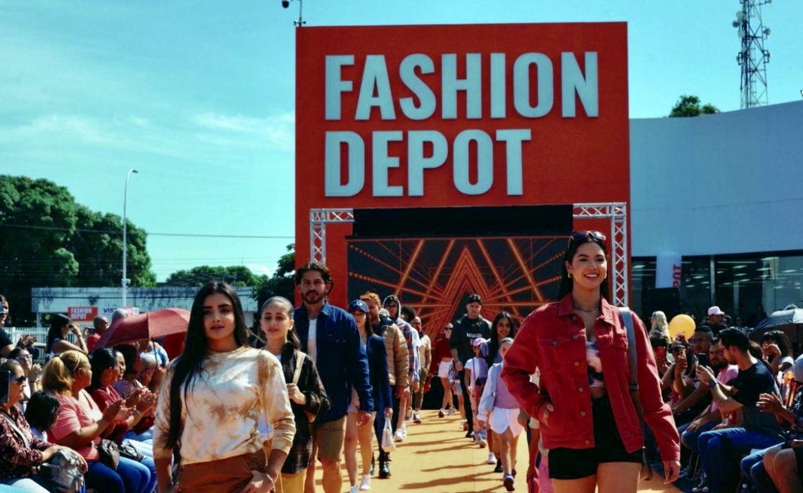 Fashion Depot y D’yer Models llenaron Aragua de moda, talento y energía con la Alfombra Naranja de la inauguración de su primera sede en el estado