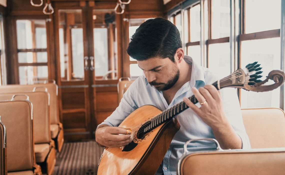 La guitarra portuguesa y el legado de Camões unen a la diáspora en Caracas