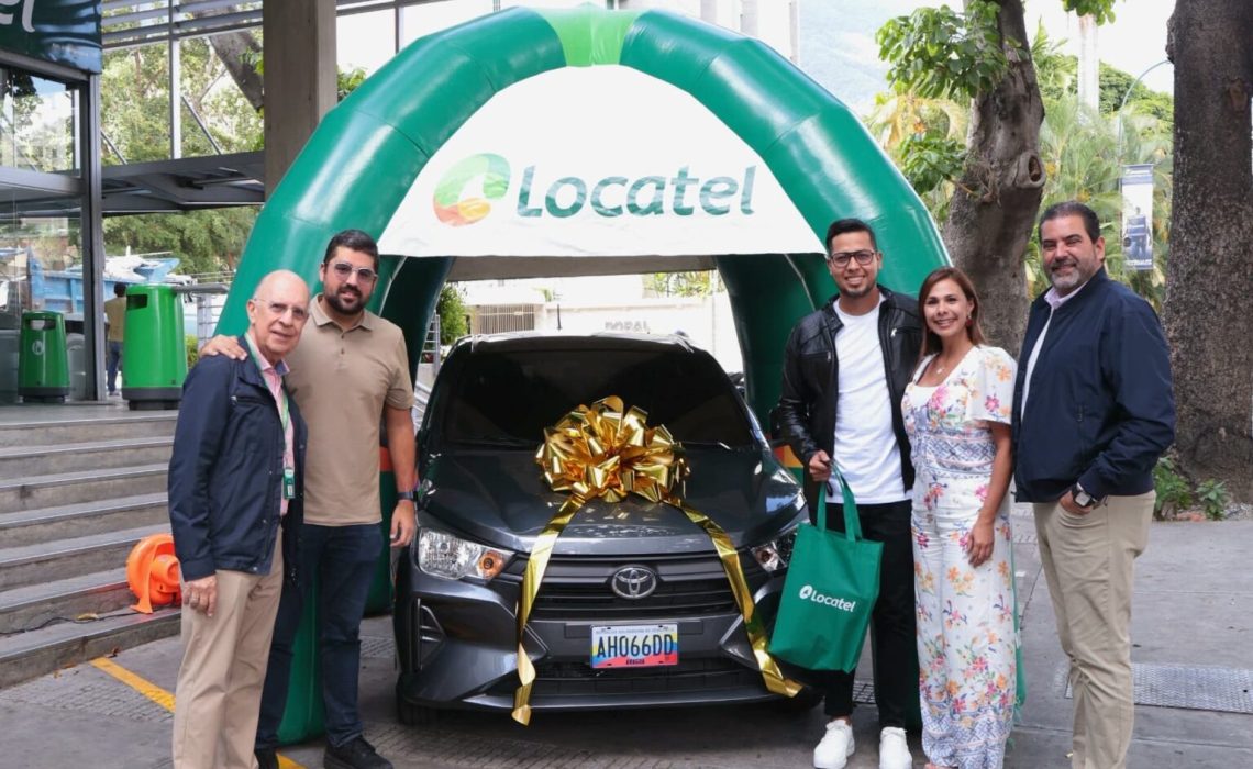 Locatel celebra al ganador del concurso “Papá Acelera de Emoción”