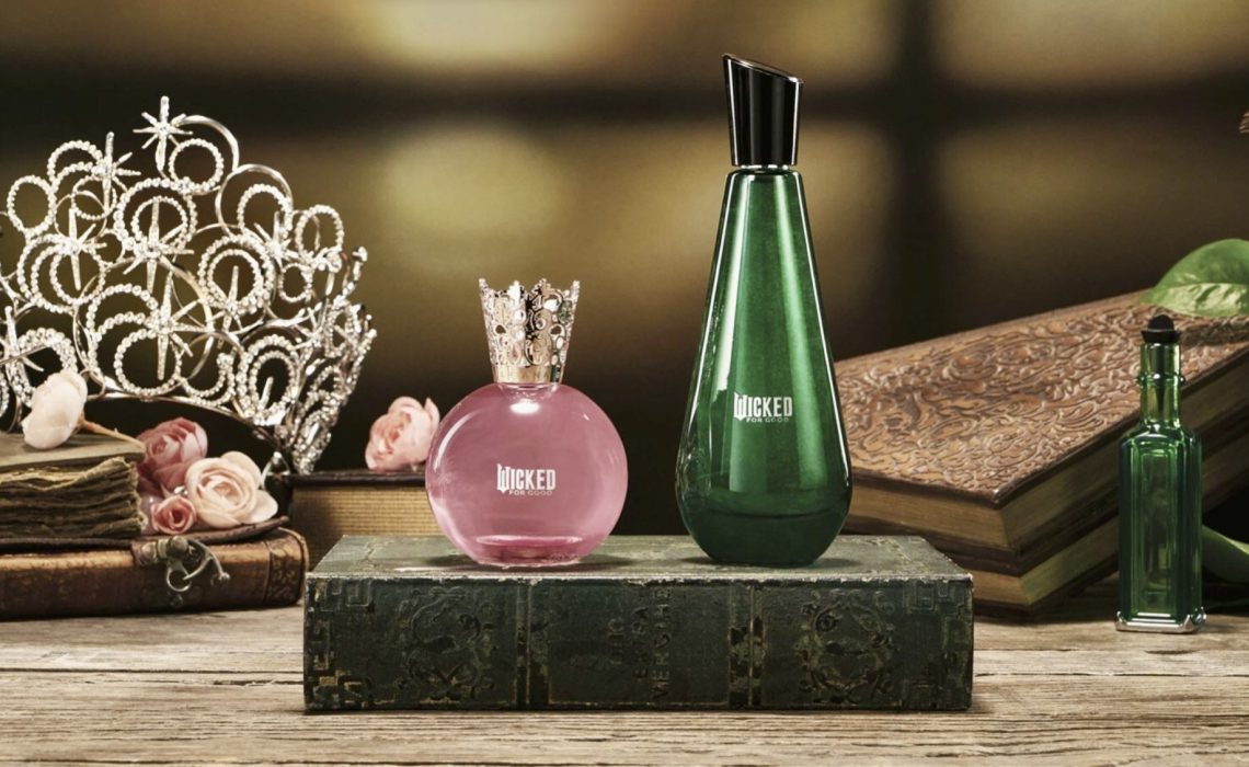 Ariana Grande lanza dos perfumes inspirados en “Wicked: for good”