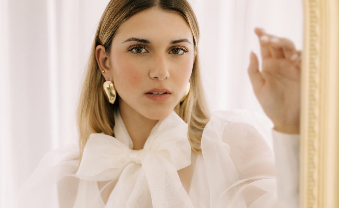 Nathalia Forkin cuenta historias y honra sus raíces con la colección “Ruhna”