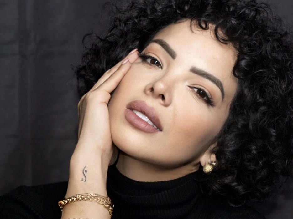 Jenny Ortiz impone el nuevo estándar en formación de modelaje