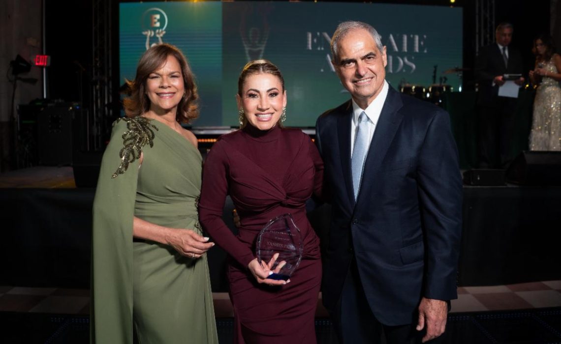 Yasmin Peña reafirma su liderazgo en la industria aseguradora de Estados Unidos con grandes reconocimientos y celebra su inclusión como una de las 25 mujeres poderosas de People en Español