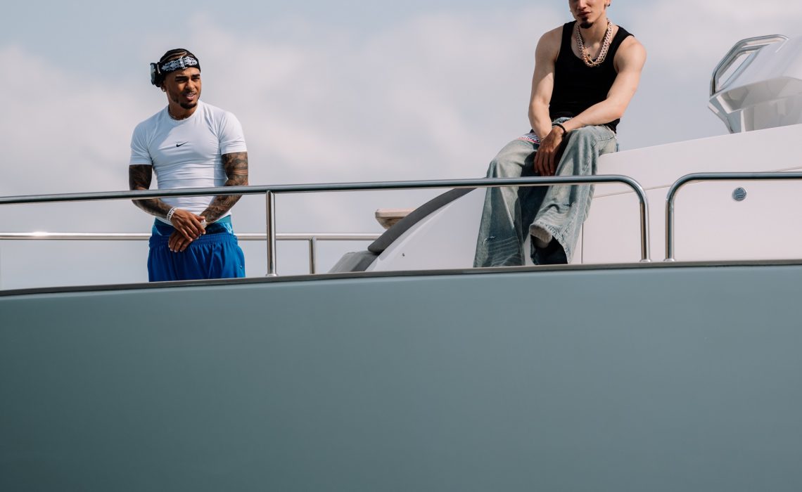Ozuna y Omar Courtz encienden el verano con “ZIZI”