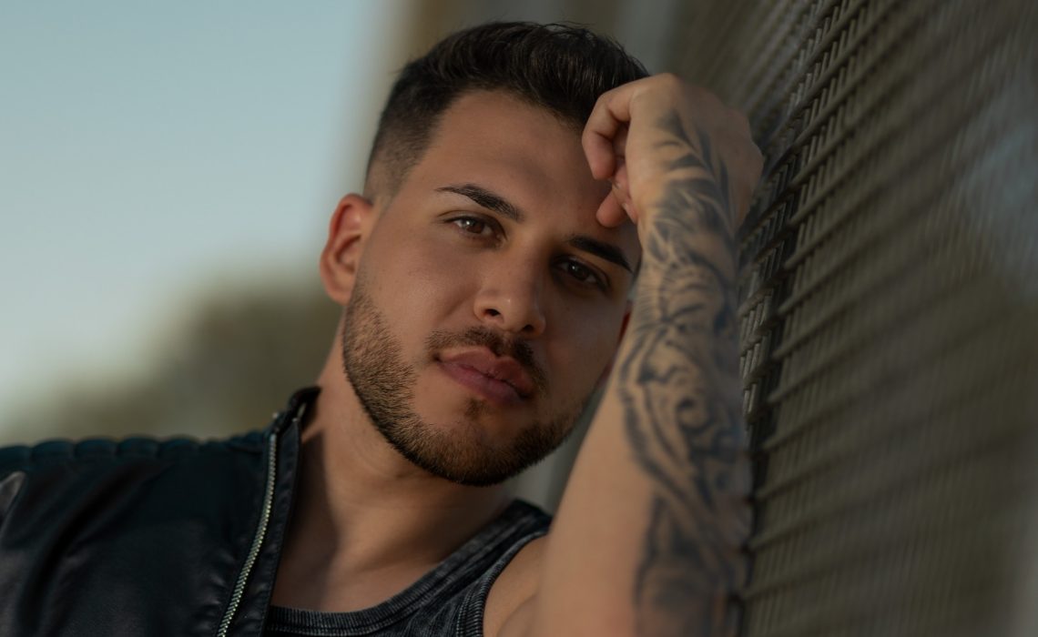 Tony Lozano rompe la Bachata Sensual con “Miradita Asesina”