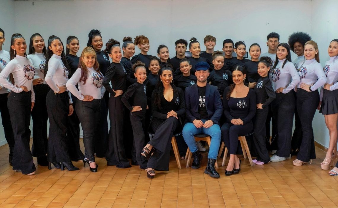 La Estación de la Moda: destacando el Cambio de Nivel de los Estudiantes en la Academia de Formación, Presentación de Diseñadores de Moda y Modelos Protagonistas de la V Edición – Temática “Conexión Latinoamericana”