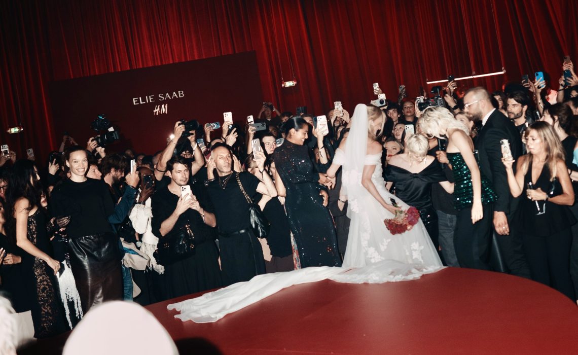 H&M y ELIE SAAB celebran su colaboración en el histórico Palais Brongniart de París